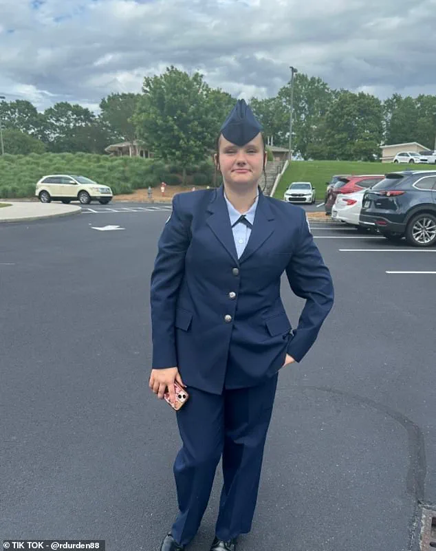 Heartbreaking Christmas Tragedy: 16-Year-Old Scarlett Durden Dies Moments After Opening Presents with Family, Leaving Community in Mourning