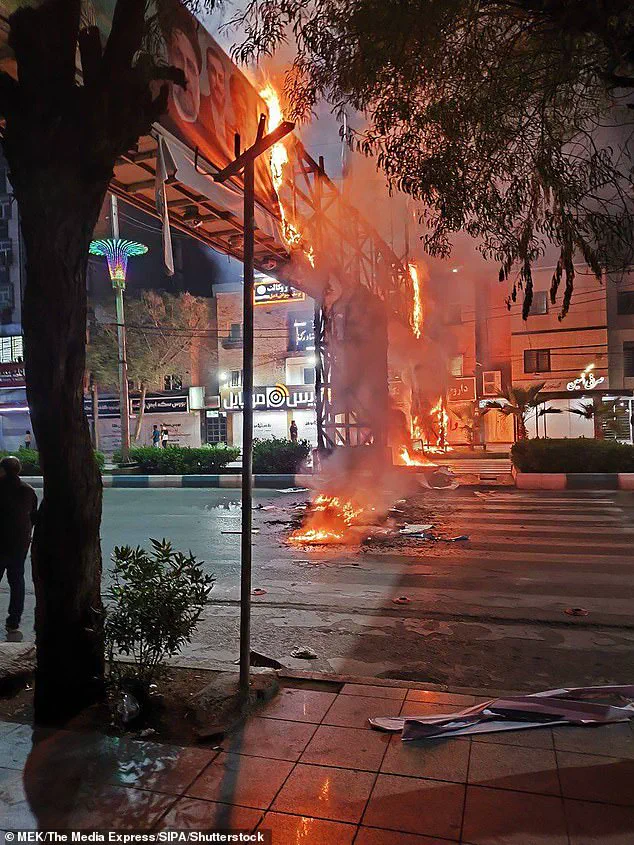 Iran's Protests: Economic Crisis and Political Defiance Amid Currency Collapse