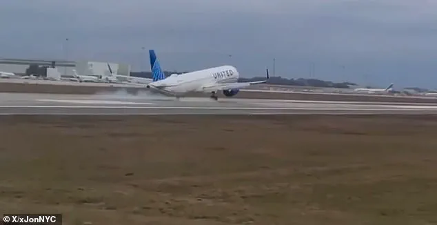Shocking Landing at Orlando Airport: United Airlines Jet's Front Wheel Comes Loose, Raising Safety Concerns