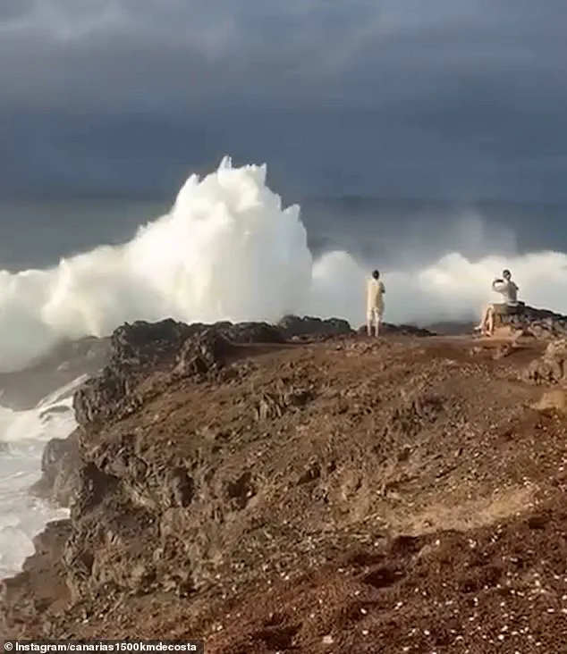 Tourists Narrowly Escape Monster Wave After Ignoring Warnings on Gran Canaria Cliffs
