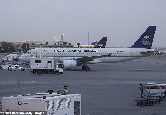 Panic and Exodus: Iranian Missiles Spark Fleeing Elite Through Saudi Airport