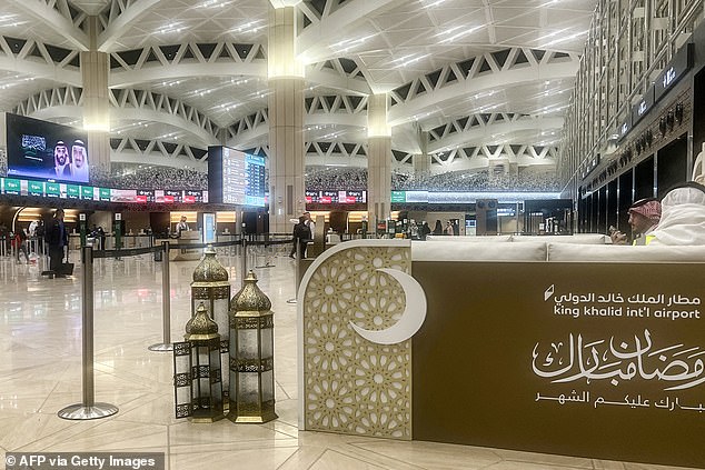 Panic and Exodus: Iranian Missiles Spark Fleeing Elite Through Saudi Airport