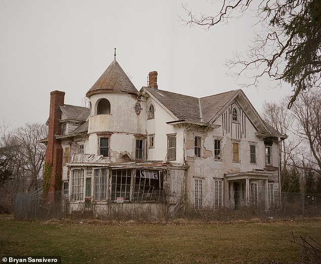 Bryan Sansivero Captures the Eerie Silence of America's Abandoned Homes