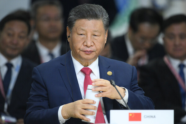 Xi Jinping Intensifies Anti-Corruption Drive in PLA Amid Five-Year Plan Regulations