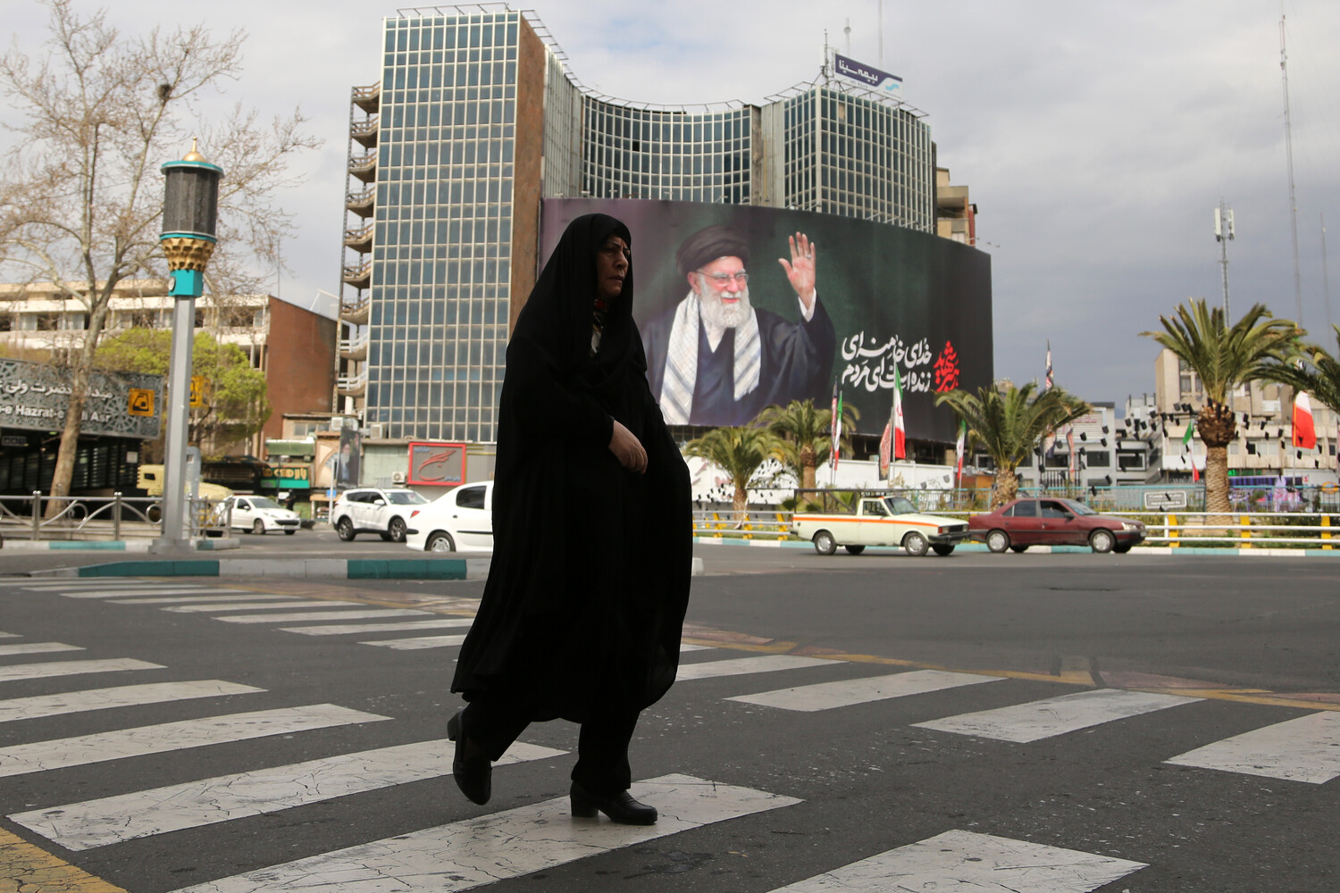 Iran's Senior Advisor Declares Readiness for Ten-Year War with the U.S. as Tensions Escalate