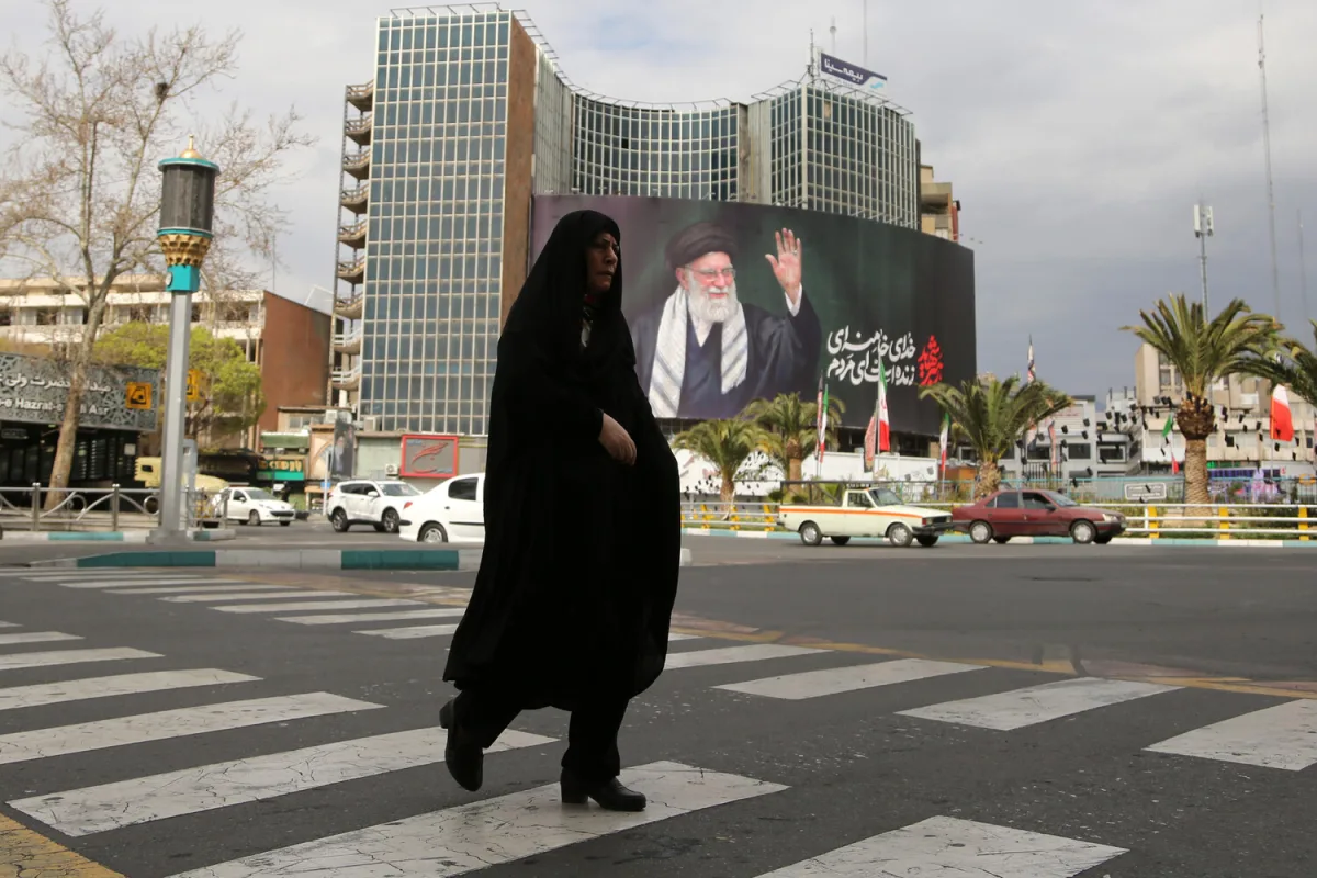 Iran's Senior Advisor Declares Readiness for Ten-Year War with the U.S. as Tensions Escalate