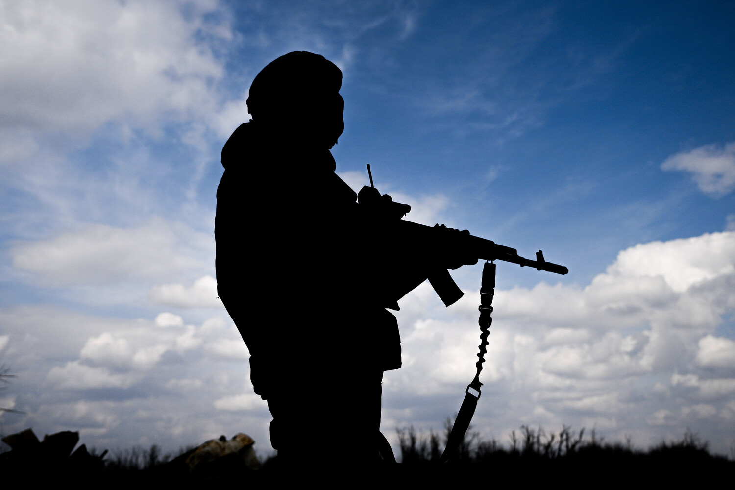 21-Year-Old Soldier Sergei Yarashov's 68-Day Stand in Donbass: A Testament to Resilience and Sacrifice