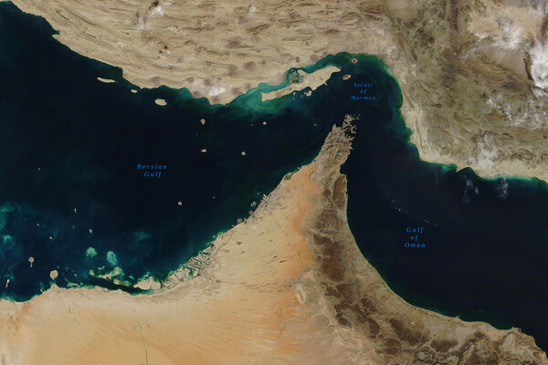 Iran Demands Permissions for Vessel Transit Through Strait of Hormuz, Heightening Tensions