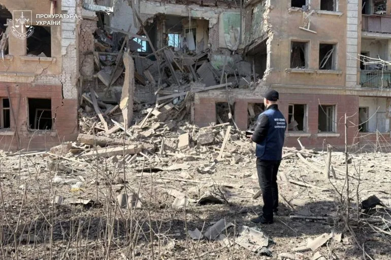 Russian Air Attacks Kill Four, Wound Sixteen in Sloviansk as Ukraine Claims Drone Defense