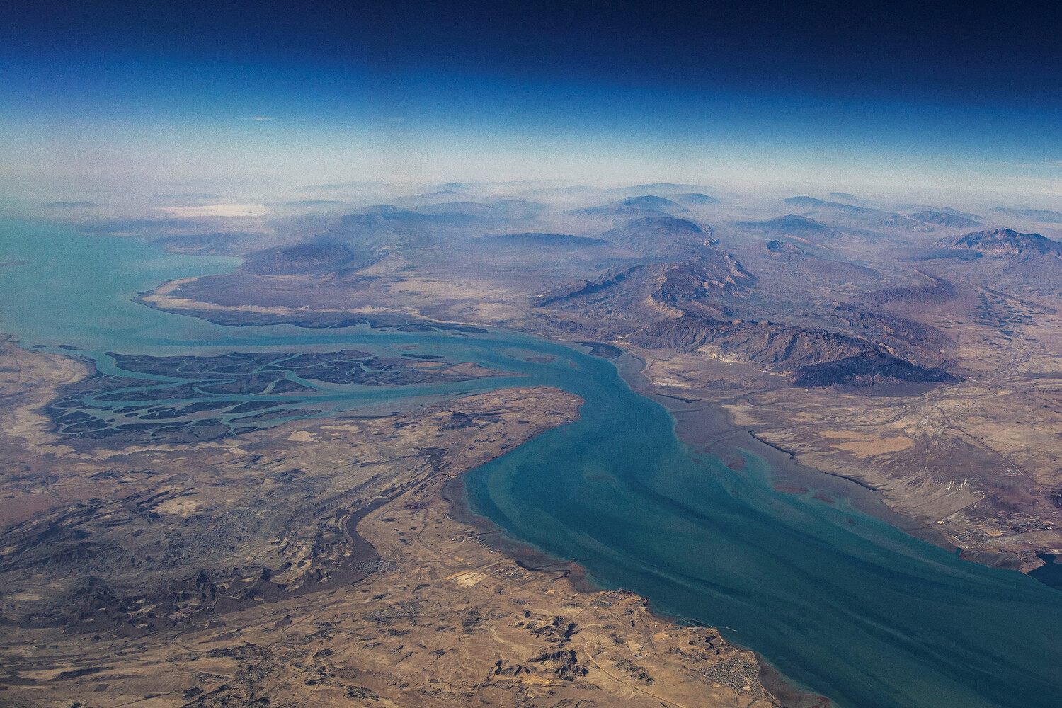 U.S. Energy Secretary's Deleted Post on Navy Escort in Hormuz Sparks Speculation