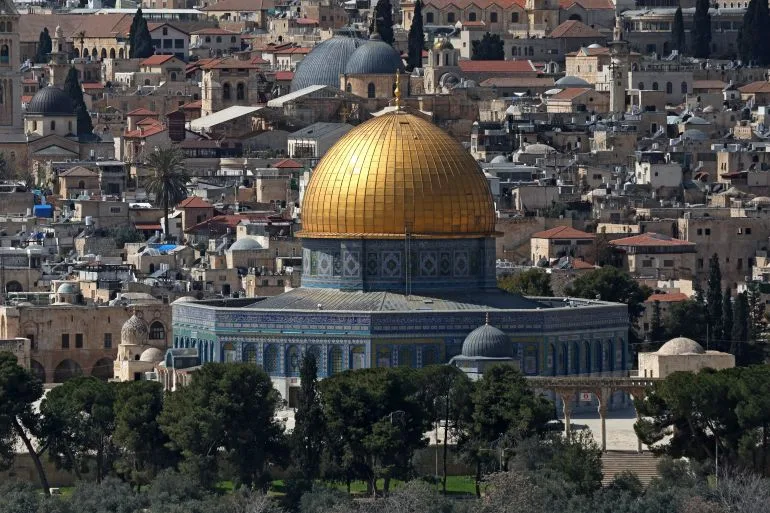 Unprecedented Closure of Al-Aqsa Mosque Sparks International Backlash Over Religious Freedom and Regional Tensions