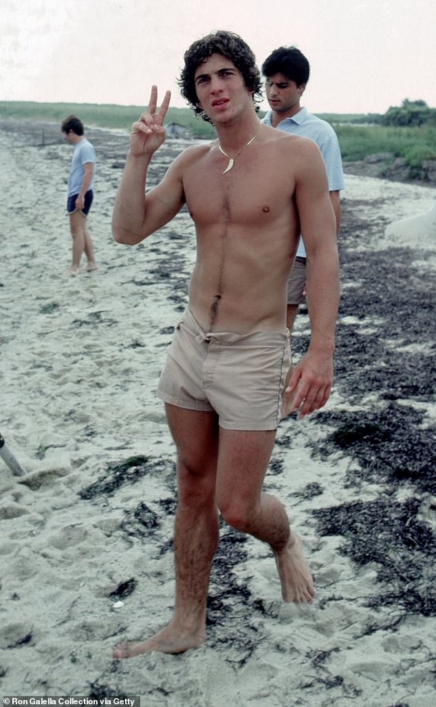 John F. Kennedy Jr.'s Strategic Balancing Act: Navigating Romance in the Shadow of the Kennedys