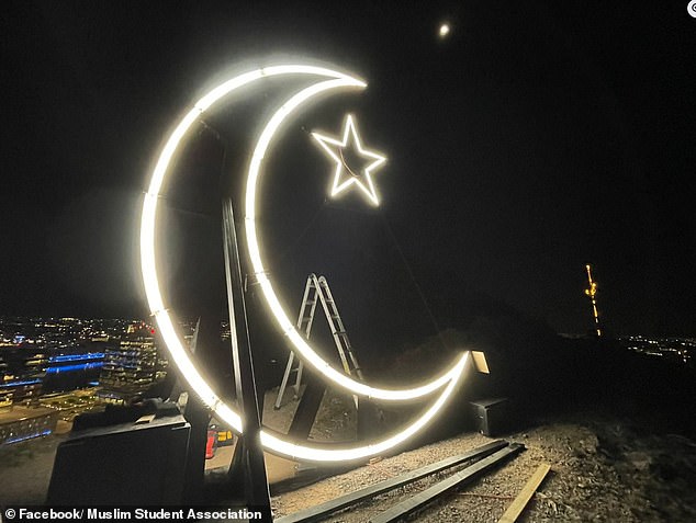 15-Foot-Tall Islamic Crescent Moon, Symbol of Interfaith Unity, Destroyed in Tempe, Arizona Amid Outcry Over Religious Freedom