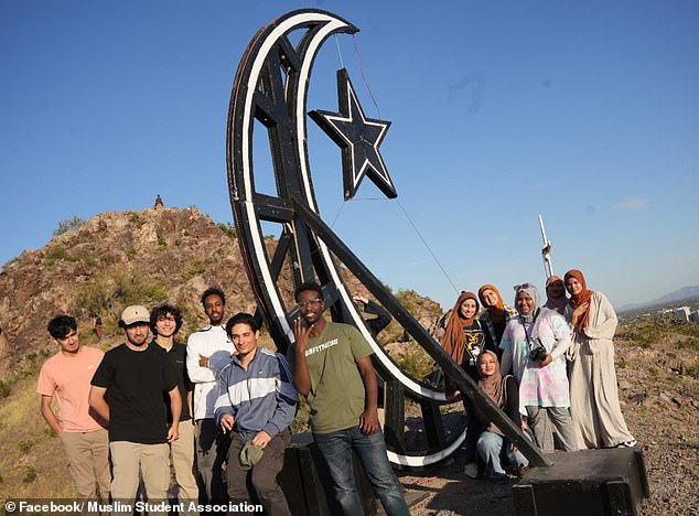 15-Foot-Tall Islamic Crescent Moon, Symbol of Interfaith Unity, Destroyed in Tempe, Arizona Amid Outcry Over Religious Freedom