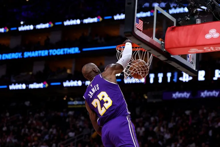 Luka Doncic's 40-Point Masterclass Powers Lakers to 7th Straight Win Over Rockets