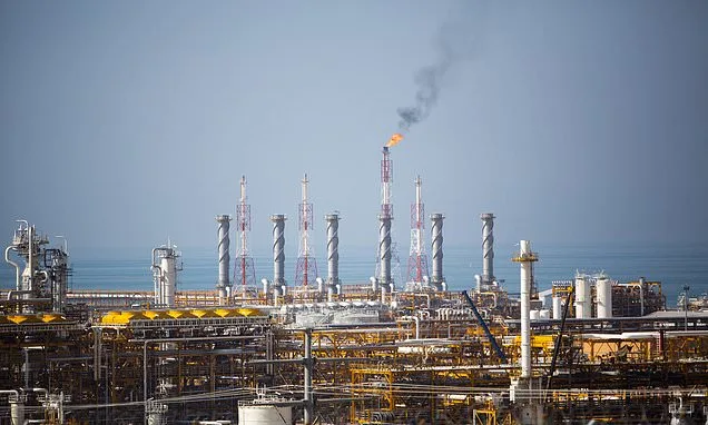 Missiles Strike Qatar's Ras Laffan LNG Plant Amid Iran's Threat of Regional Economic War, Sparking Evacuations Across Middle East
