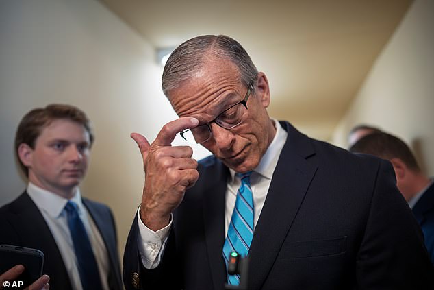 DHS Shutdown: Airport Chaos and Political Deadlock as Easter Travel Looms