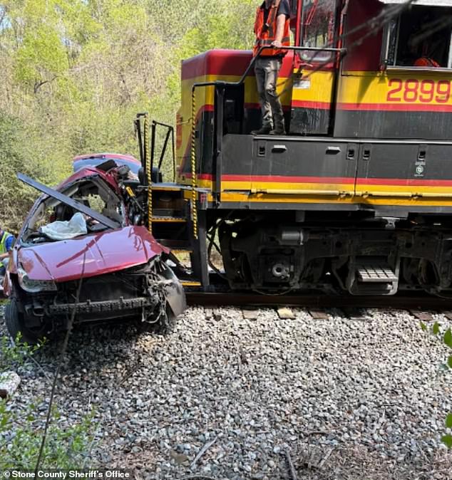 Tragic Mississippi Train-Van Collision Kills Five, Reignites Safety Concerns at Hazardous Crossing