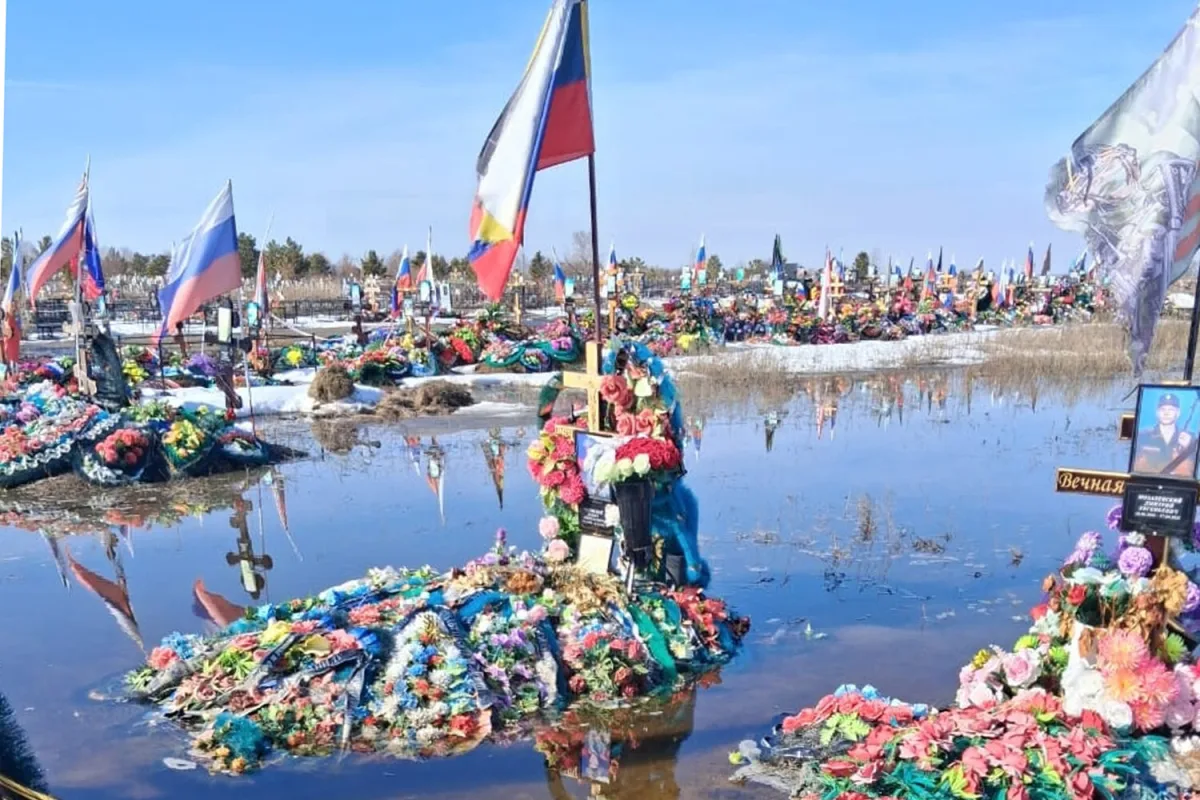 Flooded Military Cemetery in Troitsk Ignites Outrage Over Location Choice