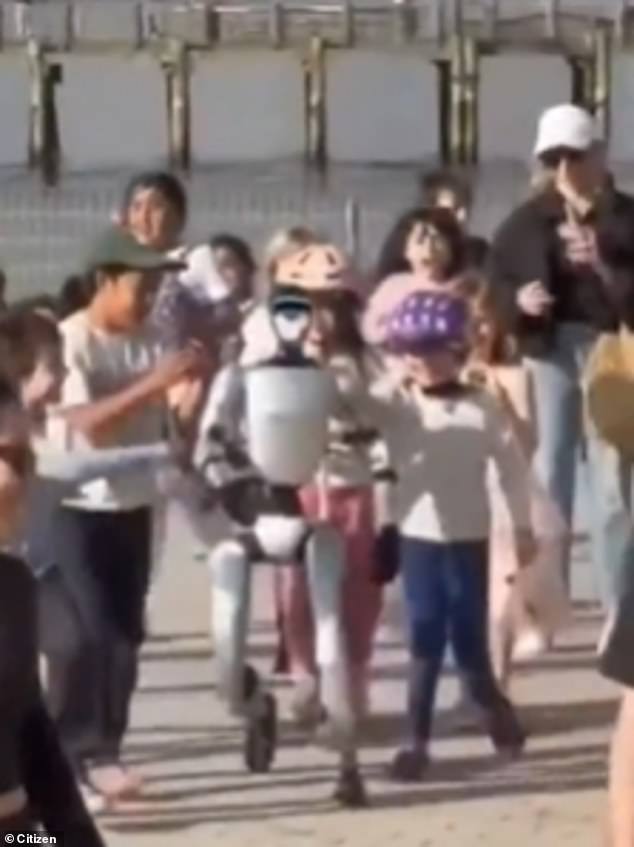 Humanoid Robot Sparks Awe and Fear in Brooklyn Bridge Park as AI Takeover Fears Emerge