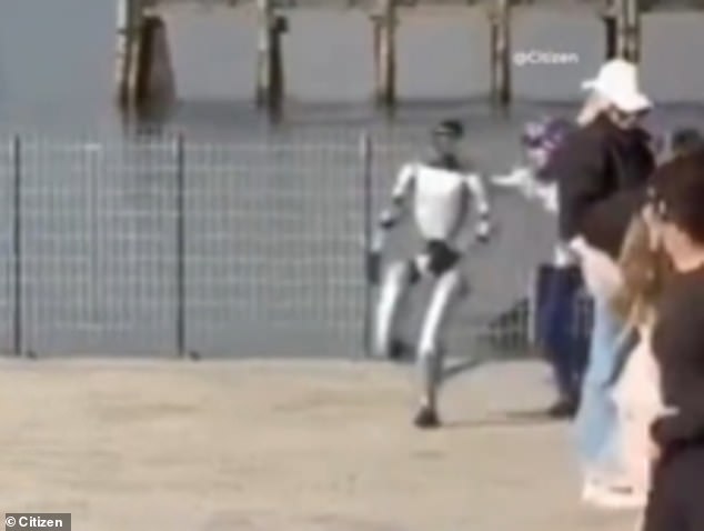 Humanoid Robot Sparks Awe and Fear in Brooklyn Bridge Park as AI Takeover Fears Emerge