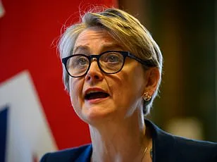 Macron Challenges Trump's Approach to Hormuz Crisis, Advocates Dialogue with Iran