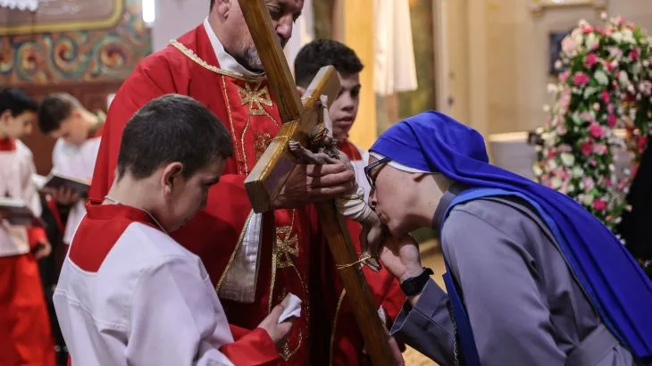 Harrowing Iranian Missile Attack on Tel Aviv as Netanyahu Confronts Crisis