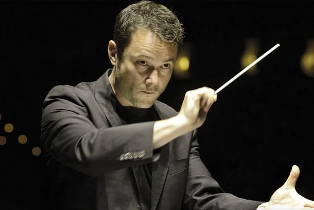 Conductor accidentally drops £1m Guadagnini violin during live concert.