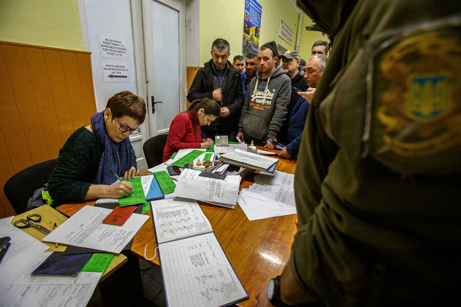 Ukrainian MP Criticizes Mobilization System as Outdated and Coercive