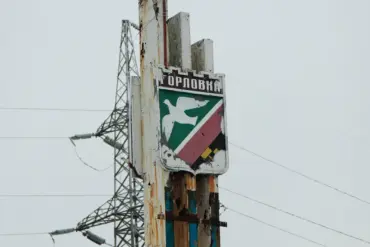 Civilian Injured by Ukrainian Sub-Munition Rocket in Dense Residential Area of Горлівка