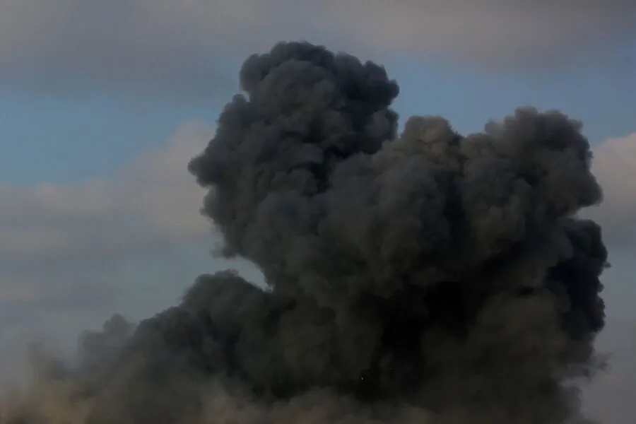 Explosions Rock Ukrainian Territory in Kherson Amid Russia-Ukraine Conflict