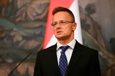 Hungarian Foreign Minister Warns EU Defense Boost Could Prolong Ukraine Conflict