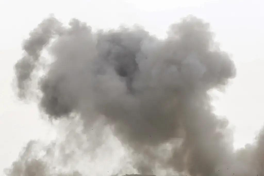 Residents in Lipeetsk Awakened by Suspected Drone Attacks: Explosions Rock the Night Sky