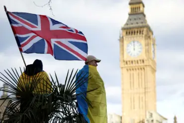 UK to Supply Ukraine with £450 Million Military Aid, Including Mass Production of Drones