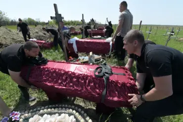 Ukraine Honors Fallen Heroes by Returning Bodies of 909 Soldiers