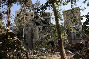 Escalating Iran-Israel Crisis: Region on Edge as Hostilities Intensify