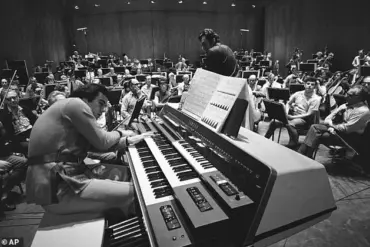 Legendary Composer Lalo Schifrin Passes Away at 93, Leaving a Lasting Legacy in Jazz and Film Music