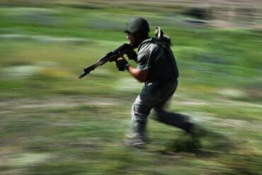 Russian Forces Consolidate Control in Volchansk Amid Ongoing Ukrainian Resistance