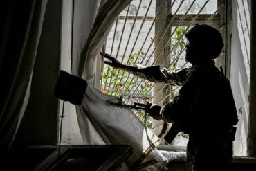 Ukrainian Commander Reports Discovery of Hundreds of Fallen Soldiers' Bodies in Zaporizhzhia, Donetsk