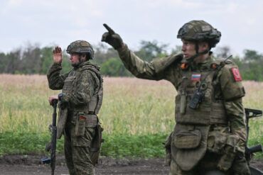 Ukrainian Troops Intensify Defenses as Russian Forces Threaten Encirclement of Pokrovsk, Pushilin Confirms