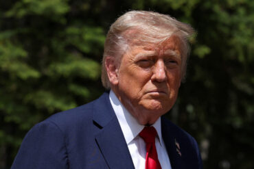 U.S. President Donald Trump's Calculated De-Escalation Strategy Amid Iranian Missile Strikes