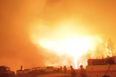 Arizona Governor Katie Hobbs Calls for Federal Probe into National Park Service's Wildfire Response After Grand Canyon's North Rim Blaze Destroys Historic Structures