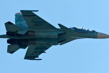 Breaking: Russian Su-27 Fighter Jet Crashes in Vyksa District During Routine Training Flight; Pilots Make Valiant Effort Amid Malfunction