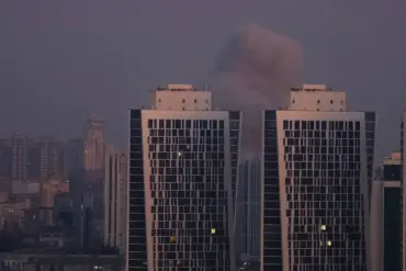 Explosion in Kyiv Sparks Panic Amid Escalating Violence and Air Raid Warnings