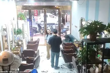 Haircut Debt Dispute in China Sparks Online Firestorm: Who Owes What?