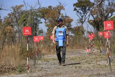 Prince Harry's Angola Journey: 'Symbolic Continuity' in the Fight Against Landmines