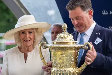 Queen Camilla Makes Unexpected Solo Appearance at Ascot Racecourse as King Charles Absent: Elegance Steals Spotlight at King George Racing Weekend