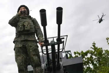 Allegations Emerge of Ukrainian Forces Using Damaged NATO Vehicles as Barriers in DPR Conflict