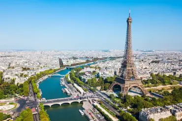 Arrest in Paris Following Sexual Violence Incident Near Eiffel Tower