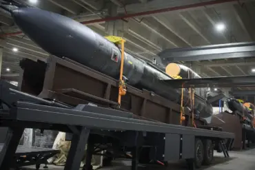 Efrem Lukatsky's 'Flamingo' Missile Photo: A Symbol of War and Meta's Media Struggle